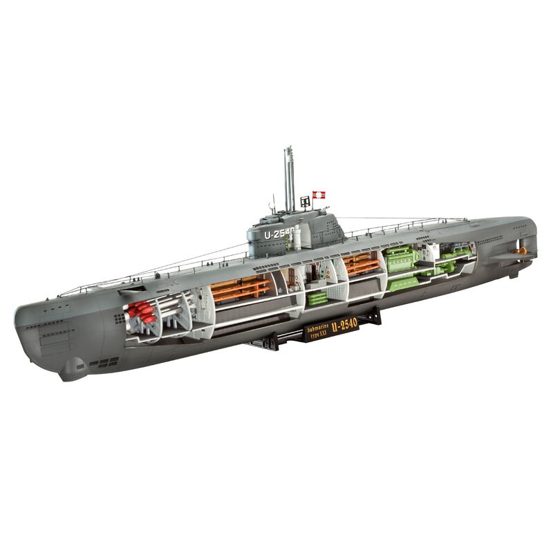 Maquetas de barcos U-Boat type XXI U-2540 with interior detail.