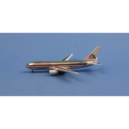American Airlines Boeing 767-223 N303AA