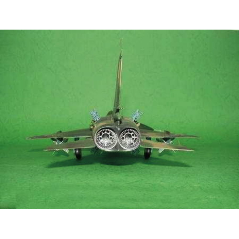 TRUMPETER SCALE MODELS -2811 - Maqueta 