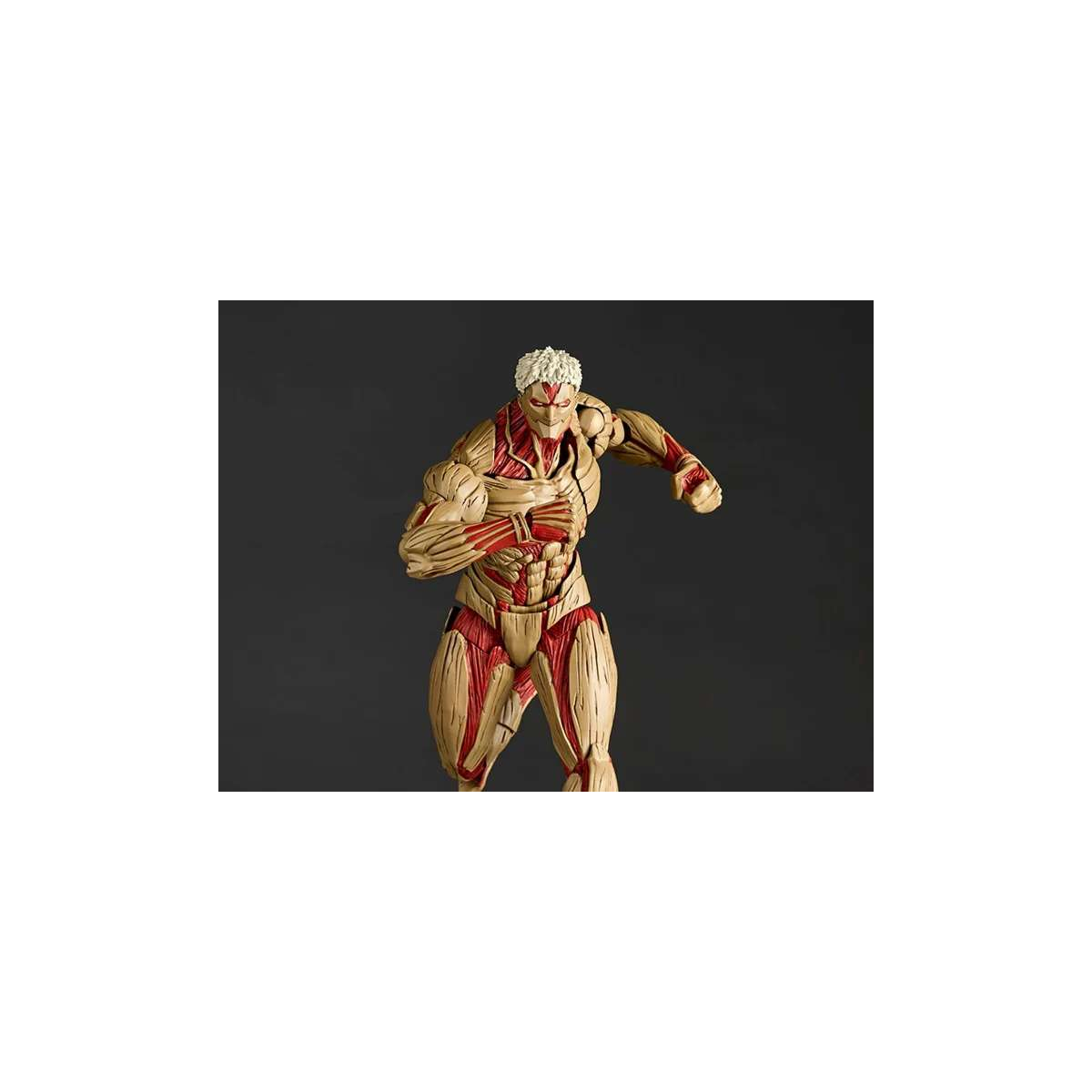 Figurita Attack on Titan - Armored Titan (Reiner Braun) Figure - Amazing Yamaguchi