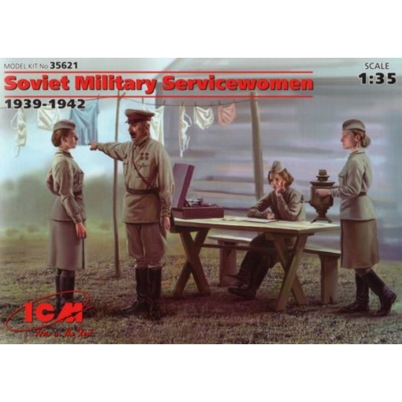 Soviet Military Servicewomen (1939-1942) (4 figures) Soviet Military Servicewomen (1939-1942) (4 figures)
