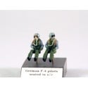 Figuras German F-4/Tornado pilots seated in a/c