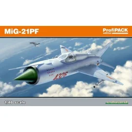 Albatros D.Va Profipack Eduard plastica, adesivi stampati da Cartograf. Photo-etch e maschera compresi, istruzioni a colori.